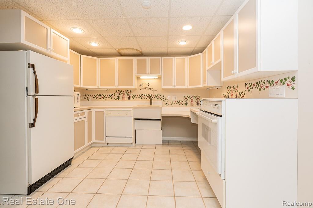 5181 Stonehenge Drive, Rochester, MI 48306 — Photo 46