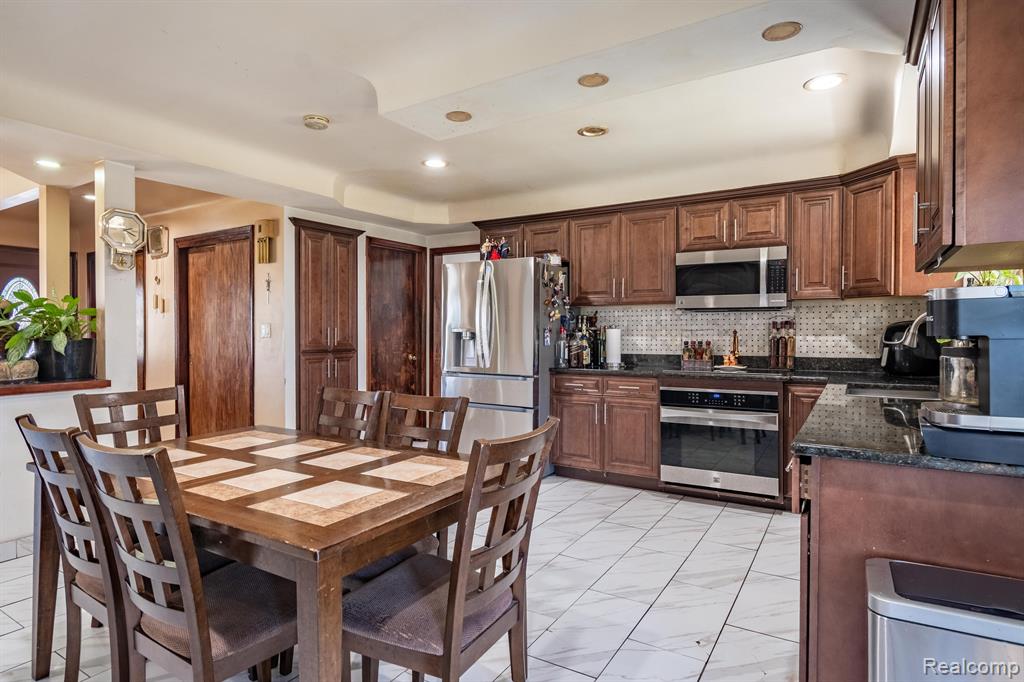42323 TESSMER Drive, Sterling Heights, MI 48314 — Photo 8