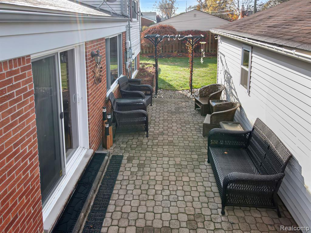 9037 N HUBBARD Street, Livonia, MI 48150 — Photo 6