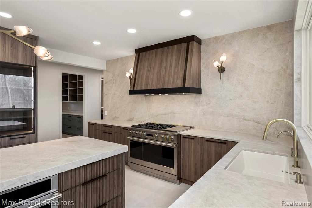 1888 W Tahquamenon Court, Bloomfield Hills, MI 48302 — Photo 19