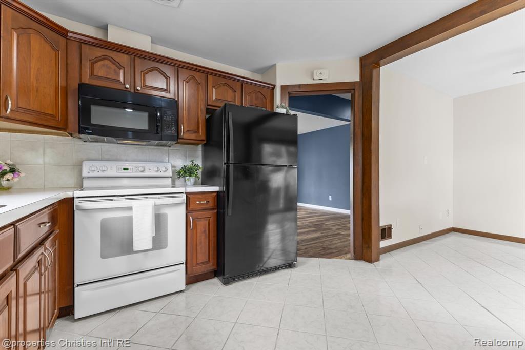 309 Sonia Avenue, Madison Heights, MI 48071 — Photo 8