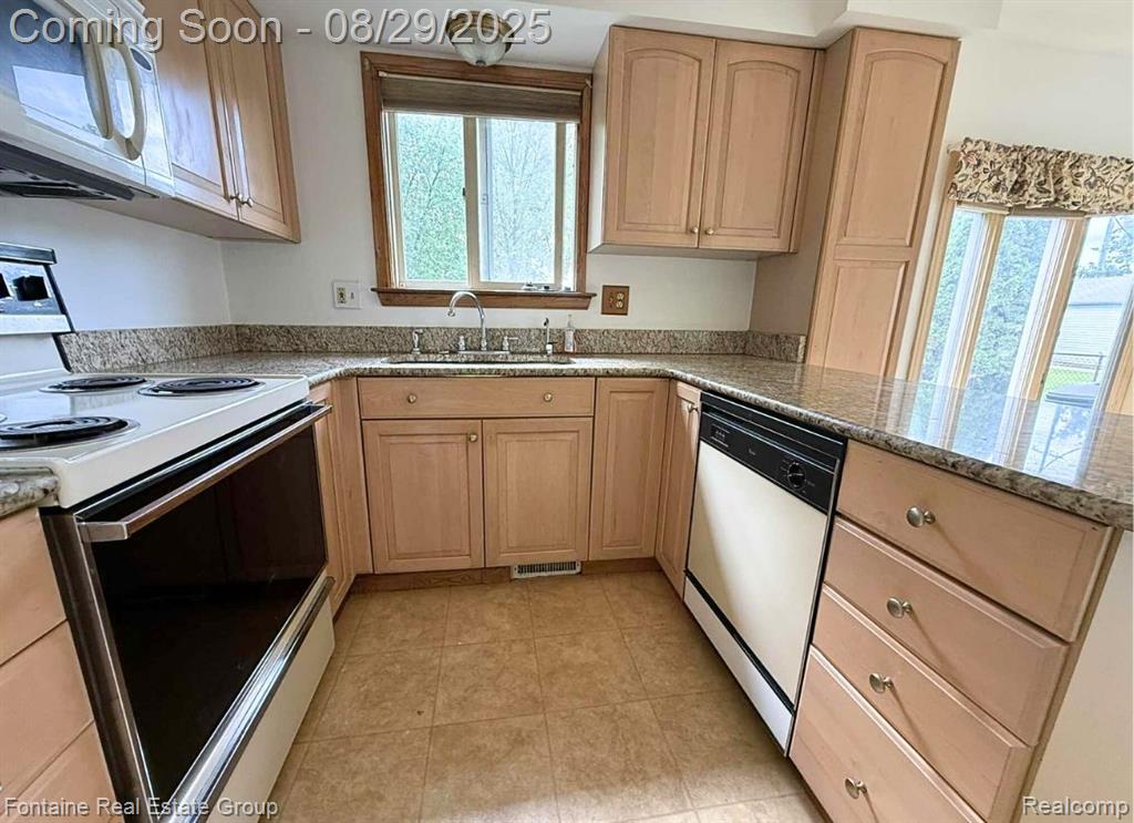 9437 Tavistock Drive, Plymouth, MI 48170 — Photo 7