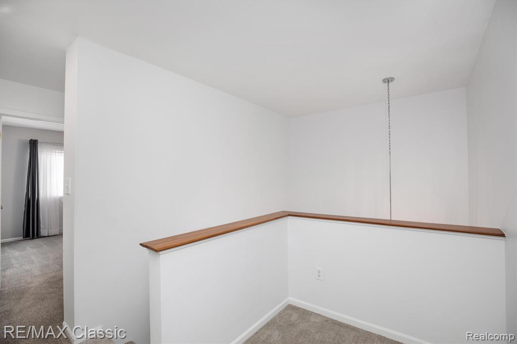 916 VILLAGE Way, South Lyon, MI 48178 — Photo 22