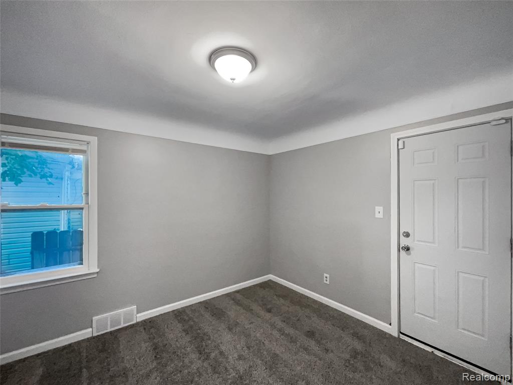 18067 Rosetta Avenue, Eastpointe, MI 48021 — Photo 12