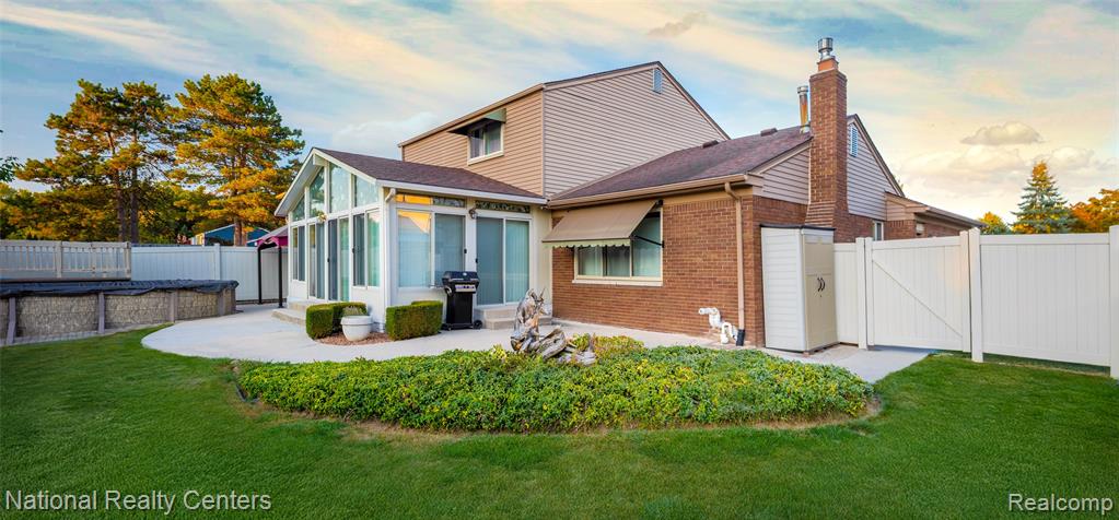 40703 Olympia Drive Drive, Sterling Heights, MI 48313 — Photo 2