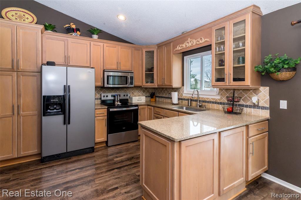 396 Princeton Drive, South Lyon, MI 48178 — Photo 8