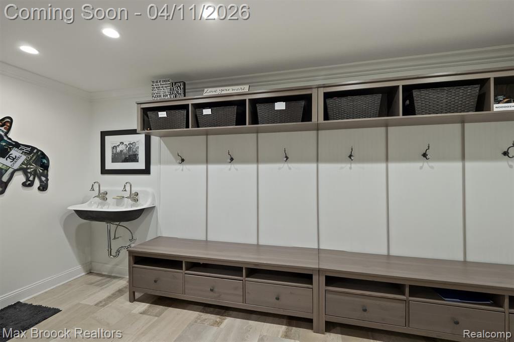 5190 Clarendon Crest Street, Bloomfield Hills, MI, 48302