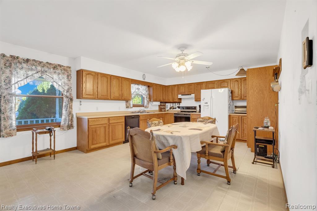 4602 Meadowlawn Drive, Fort Gratiot, MI 48059 — Photo 7