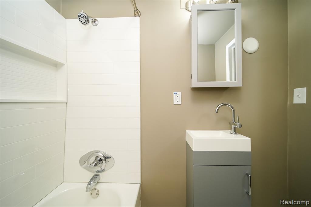 7244 FISHER Avenue, Warren, MI 48091 — Photo 31