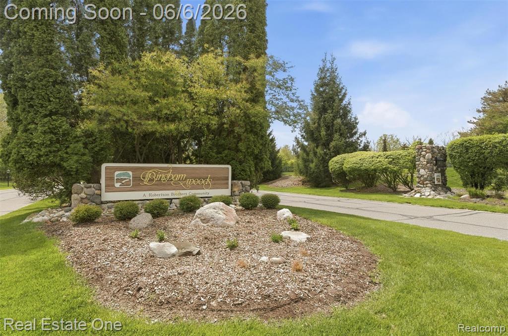 23910 Trailwood Court, 82, Bingham Farms, MI 48025 — Photo 40