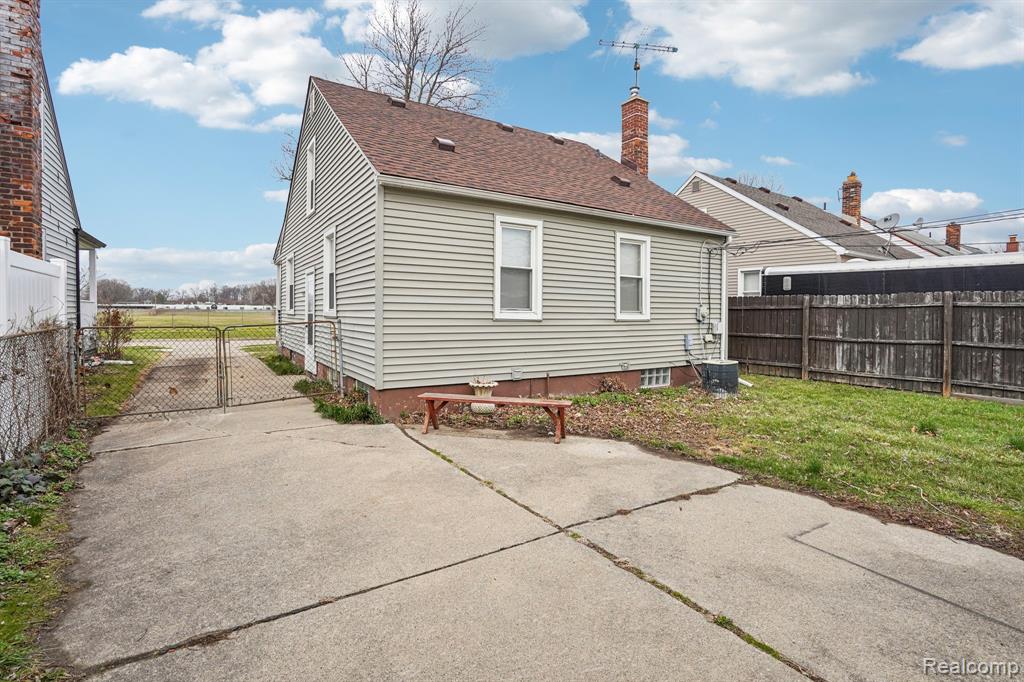 3963 S Hubbard Street, Wayne, MI 48184 — Photo 30