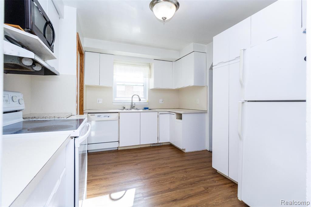 8235 Mackay Court, Utica, MI 48317 — Photo 12