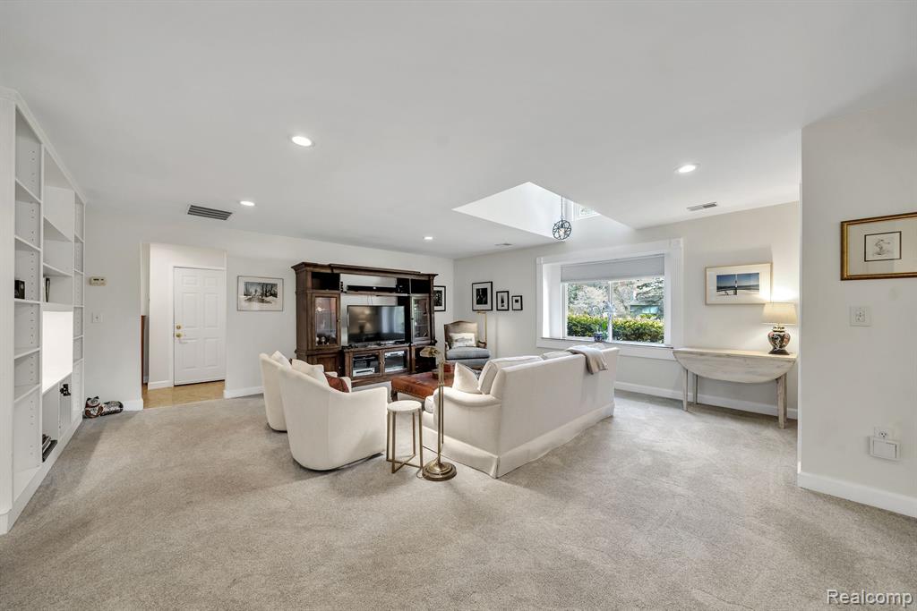 4540 BURNLEY Drive, Bloomfield Hills, MI 48304 — Photo 5