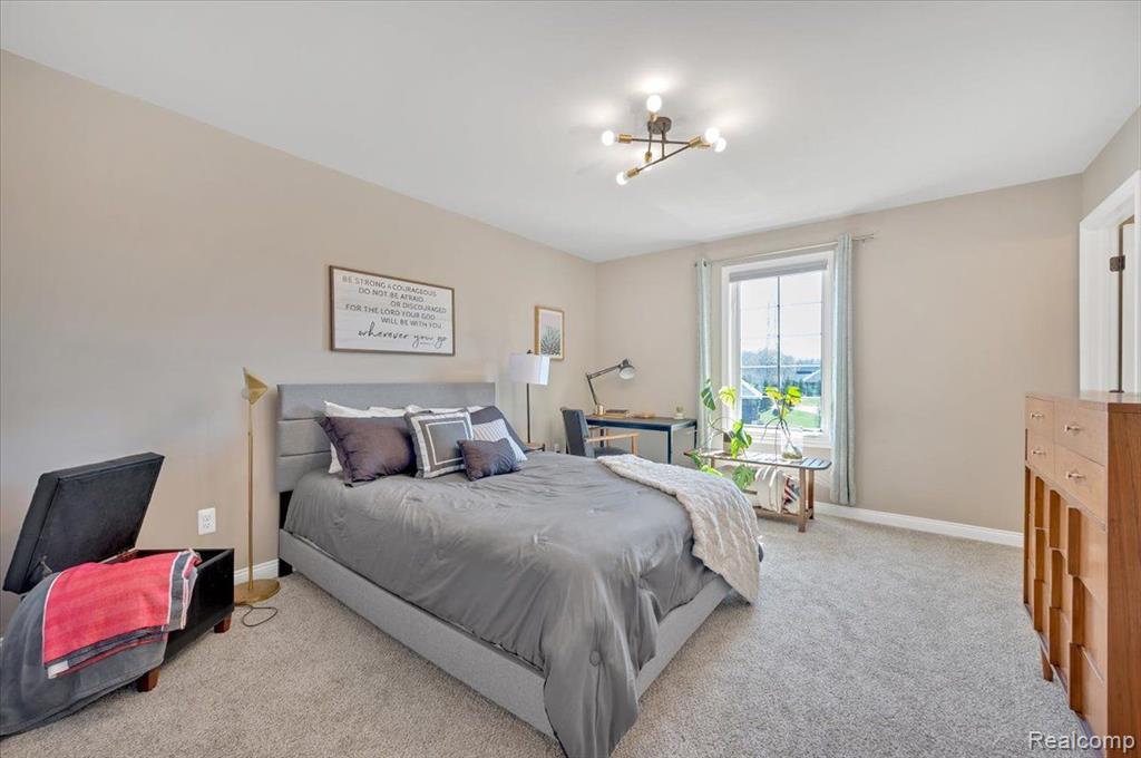 49905 MAJESTIC Drive N, Macomb, MI 48044 — Photo 17