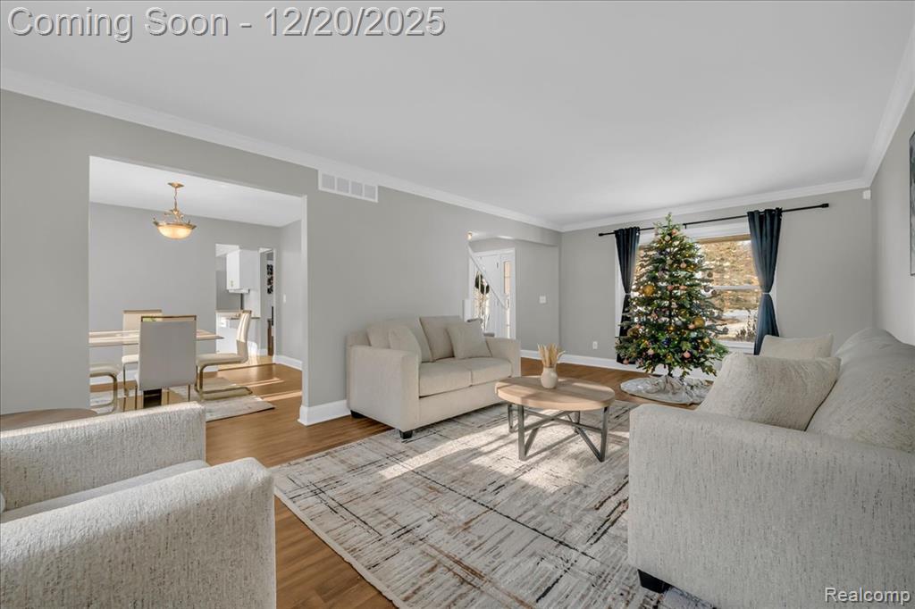 518 Charing Cross Drive, Grand Blanc, MI 48439 — Photo 9