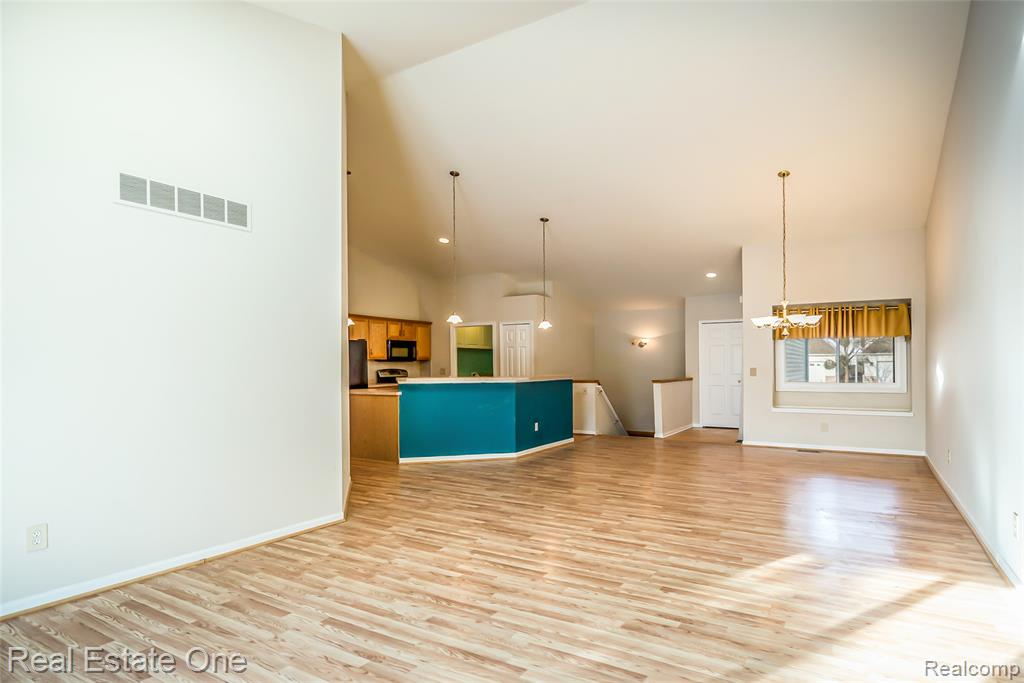 61019 Evergreen Court, 22, South Lyon, MI 48178 — Photo 9
