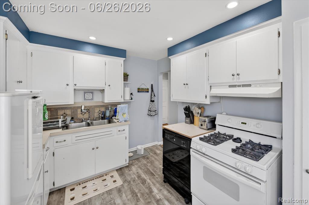 610 N Barnard Street, Howell, MI 48843 — Photo 12