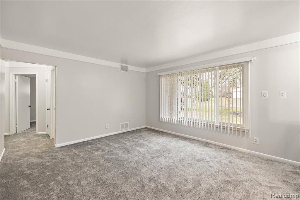 43 FERNBARRY Drive, Waterford, MI 48328 — Photo 13
