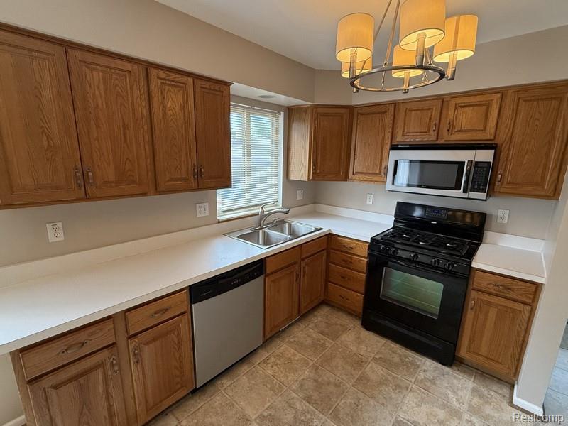 8303 Lenore Street, Dearborn Heights, MI 48127 — Photo 3