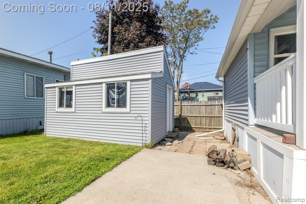 913 Michigan Street, Port Huron, MI 48060 — Photo 3