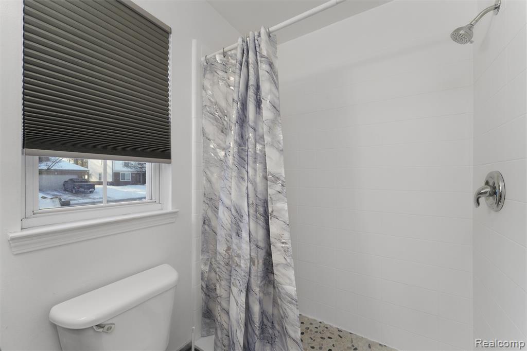 6235 Crystal Lake Drive, Romulus, MI 48174 — Photo 19
