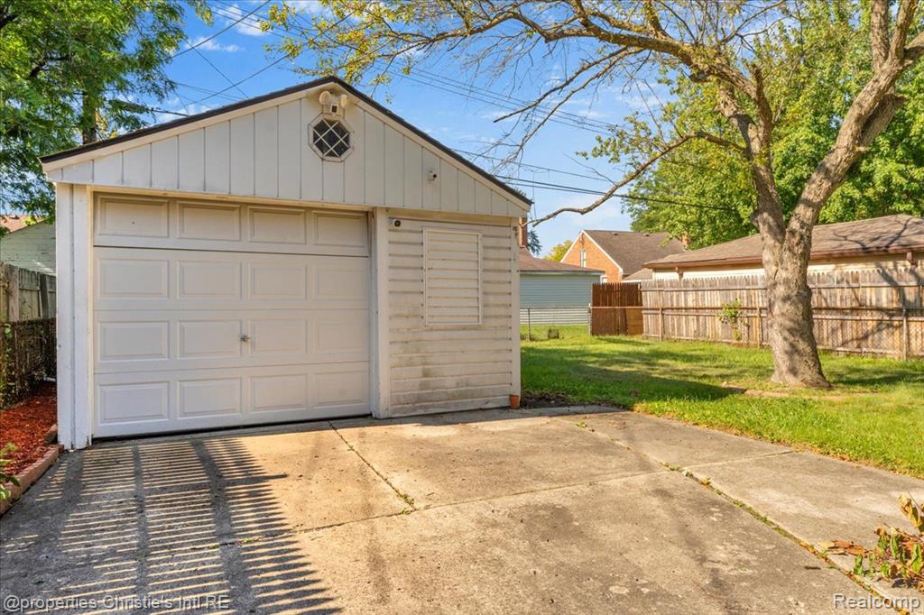 20006 Lochmoor Street, Harper Woods, MI 48225 — Photo 26