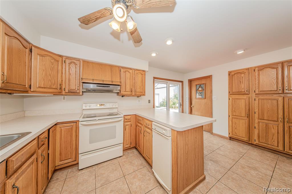 9042 Gale Road, White Lake, MI — Photo 41