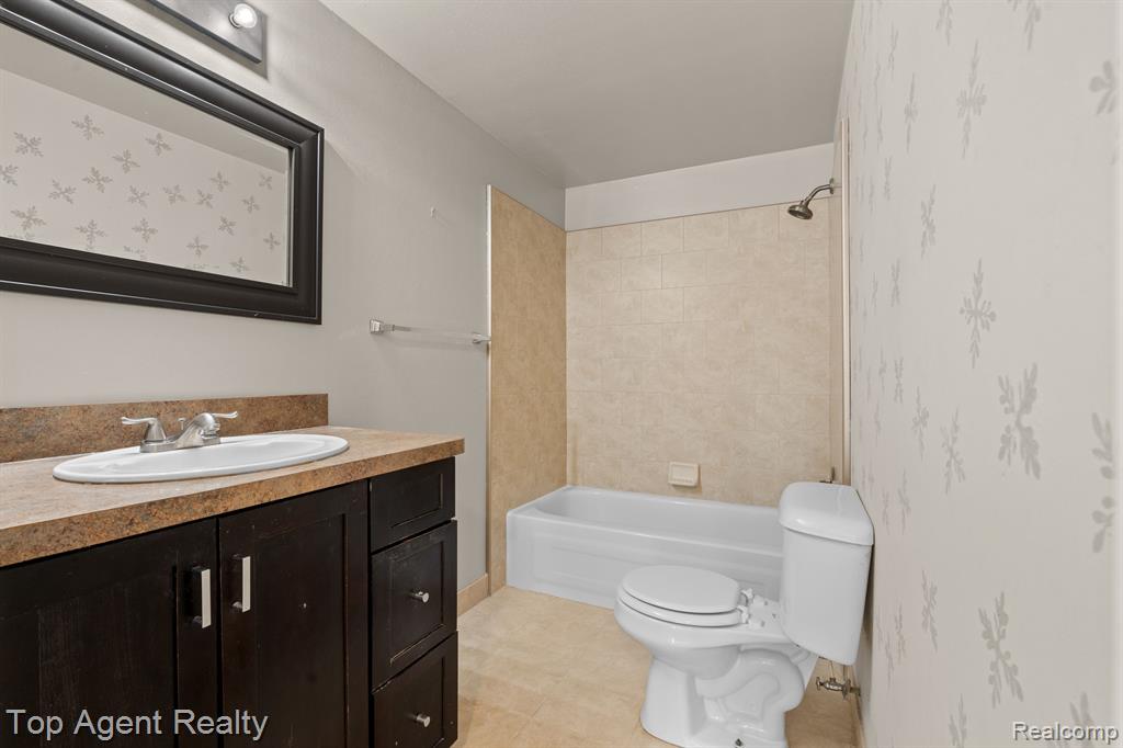 5095 Crooks Road, 1, Royal Oak, MI 48073 — Photo 16