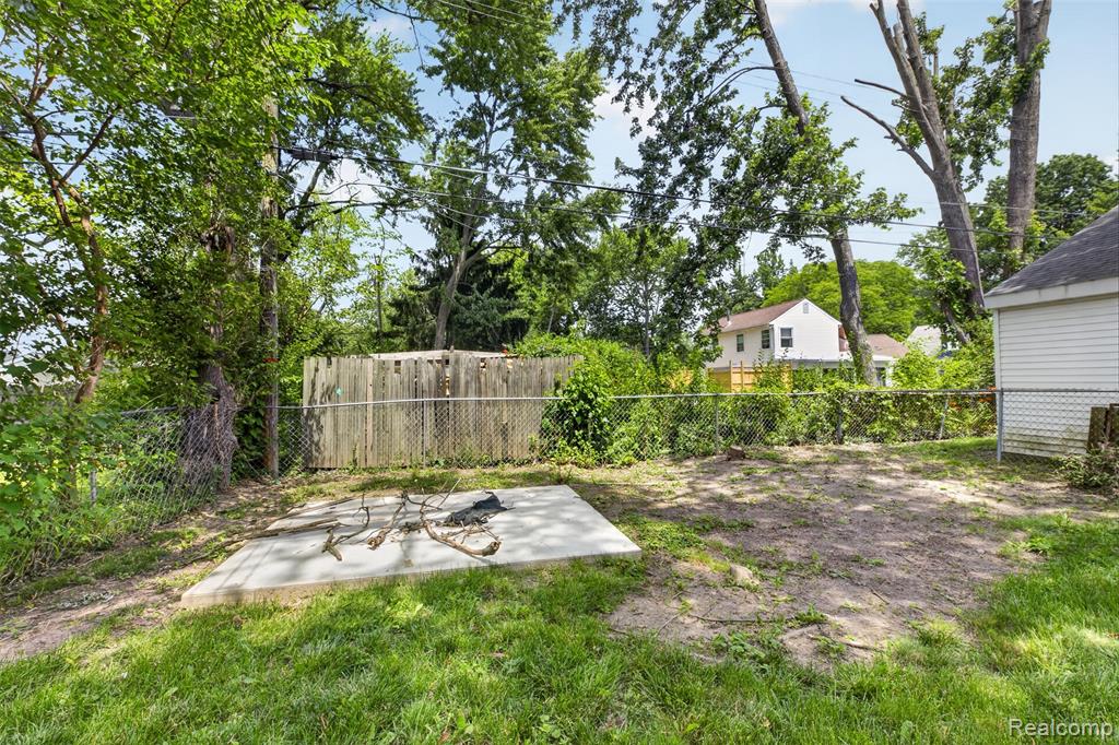 20471 Hollywood Street, Harper Woods, MI 48225 — Photo 46