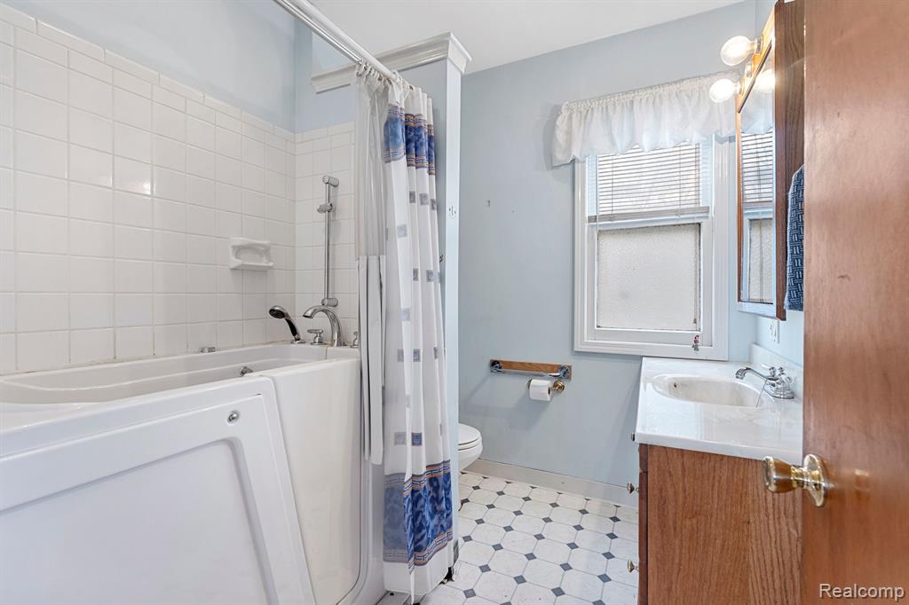 512 POPLAR Street, Wyandotte, MI 48192 — Photo 4
