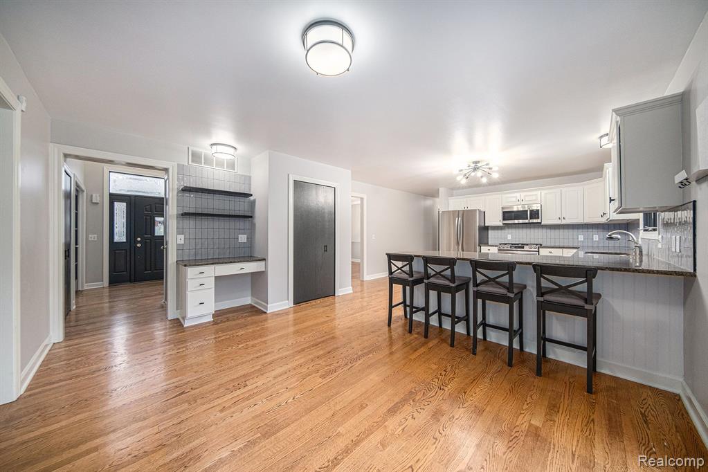 695 HERITAGE Drive, Milford, MI 48381 — Photo 9