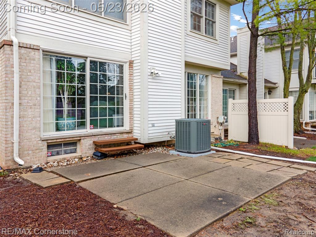 7632 Danbury Circle Circle, West Bloomfield, MI — Photo 30