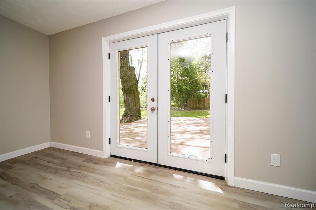 19041 Bungalow Drive, Lathrup Village, MI 48076 — Photo 52