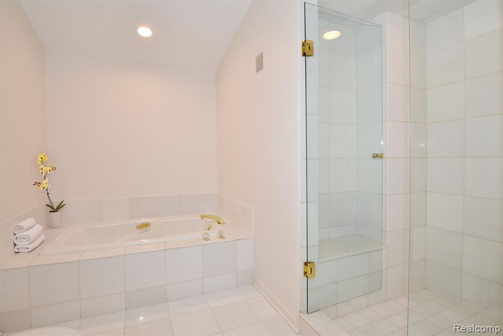4074 Cranbrook Court, Bloomfield Hills, MI 48301 — Photo 27
