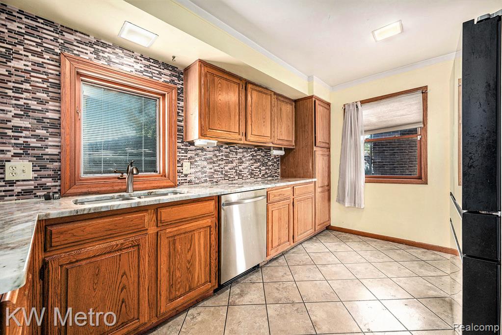 9608 Mercedes, Redford, MI 48239 — Photo 9