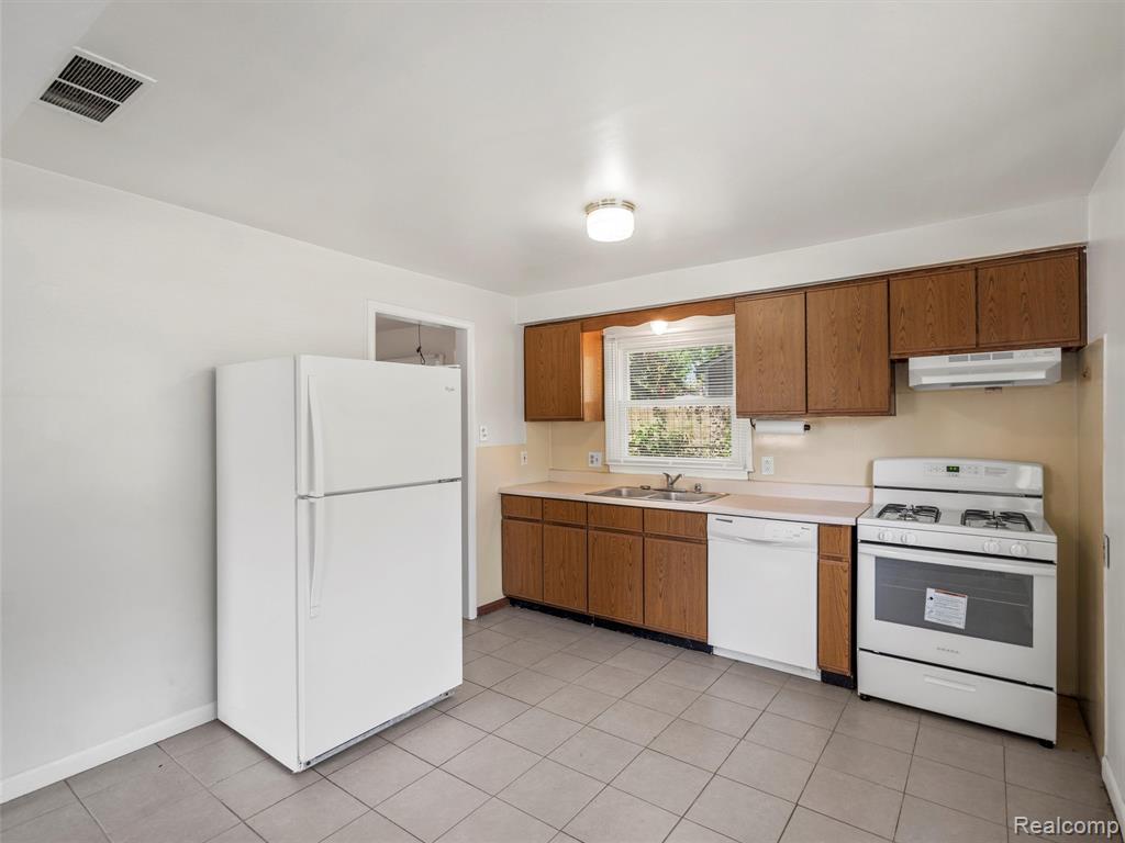 594 E Barrett Avenue, Madison Heights, MI 48071 — Photo 17