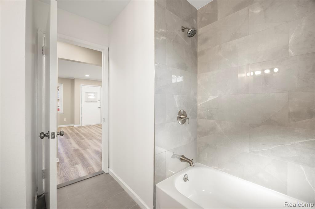 10101 Albany Street, Oak Park, MI 48237 — Photo 17
