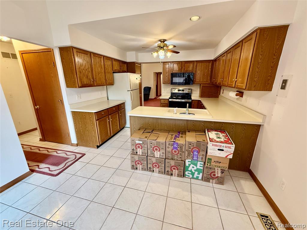 42827 Matthew Drive, Sterling Heights, MI 48313 — Photo 13