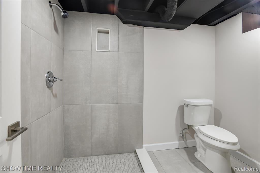 4256 BUCKINGHAM Road, Royal Oak, MI 48073 — Photo 19