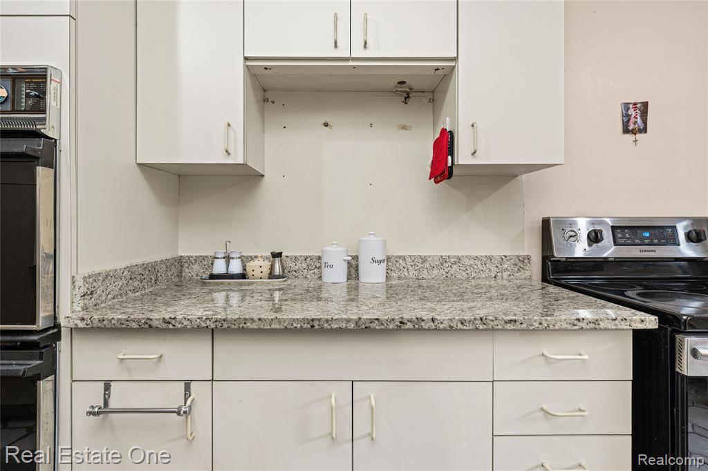 5226 Brett Court, West Bloomfield, MI — Photo 23