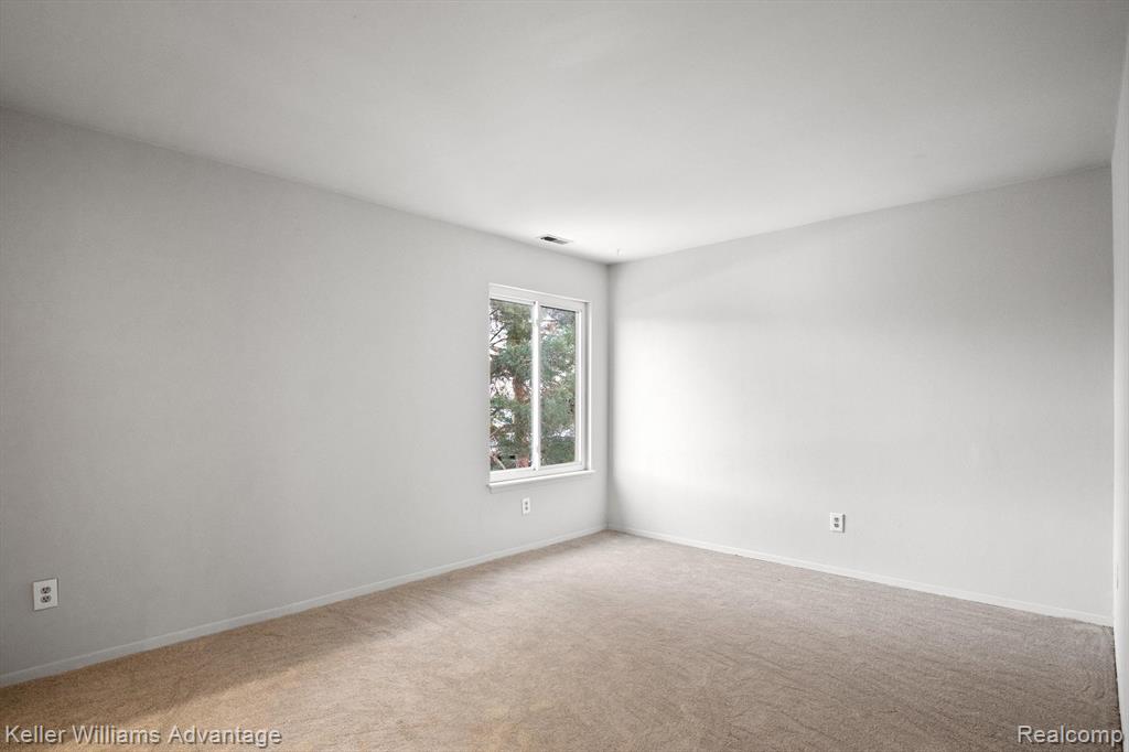 31993 W 12 MILE Road, 313, Farmington Hills, MI 48334 — Photo 21