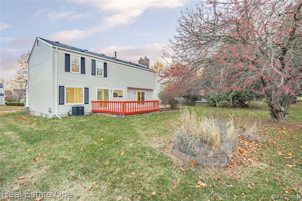 5426 N Piccadilly, West Bloomfield, MI — Photo 61