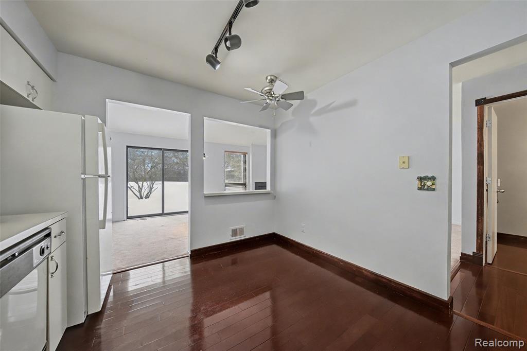 705 Preston Court, Rochester Hills, MI 48307 — Photo 14