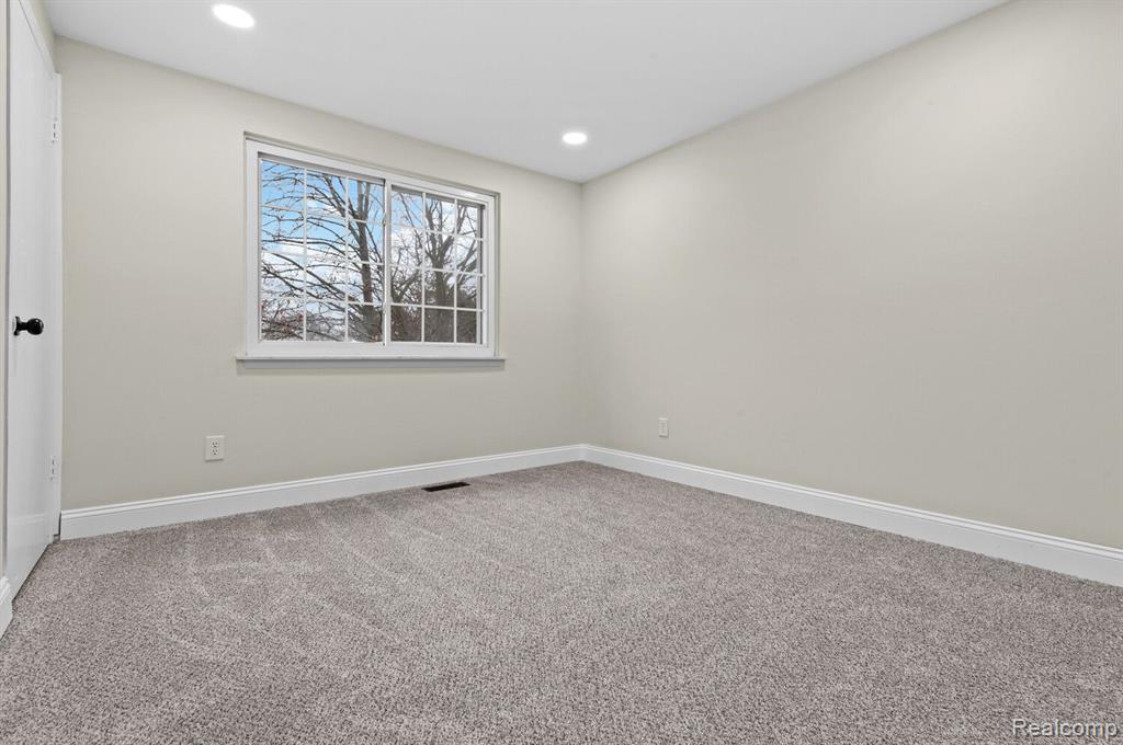 7451 ADMIRALTY Drive, Canton, MI 48187 — Photo 25