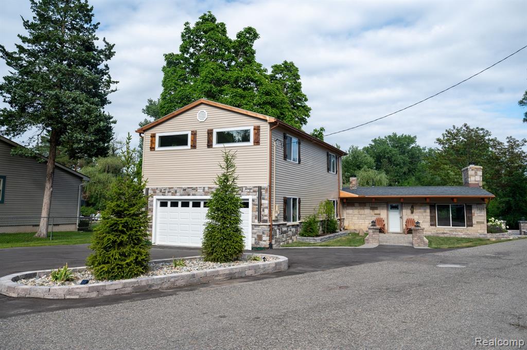 375 Lamothe Drive, Waterford, MI 48327 — Photo 2