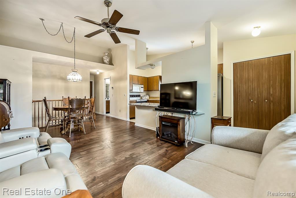 62071 YORKTOWN, 6, South Lyon, MI 48178 — Photo 12