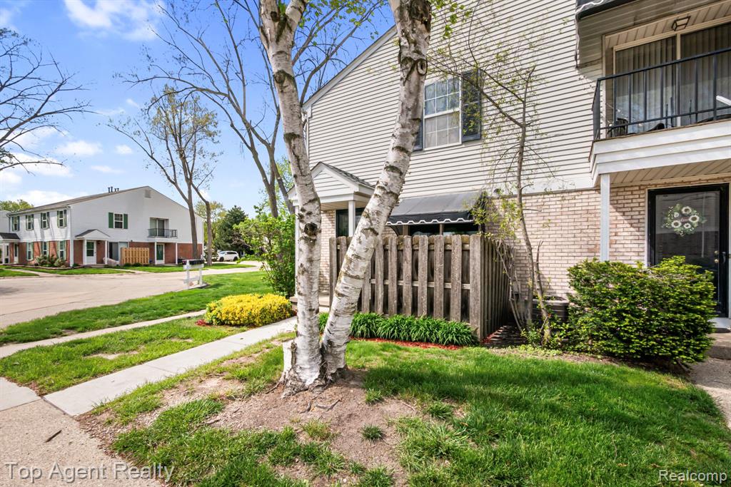 24755 Meadow Lane, Harrison Township, MI — Photo 3