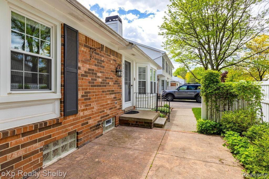 42151 OLD POND Circle, Plymouth, MI 48170 — Photo 6