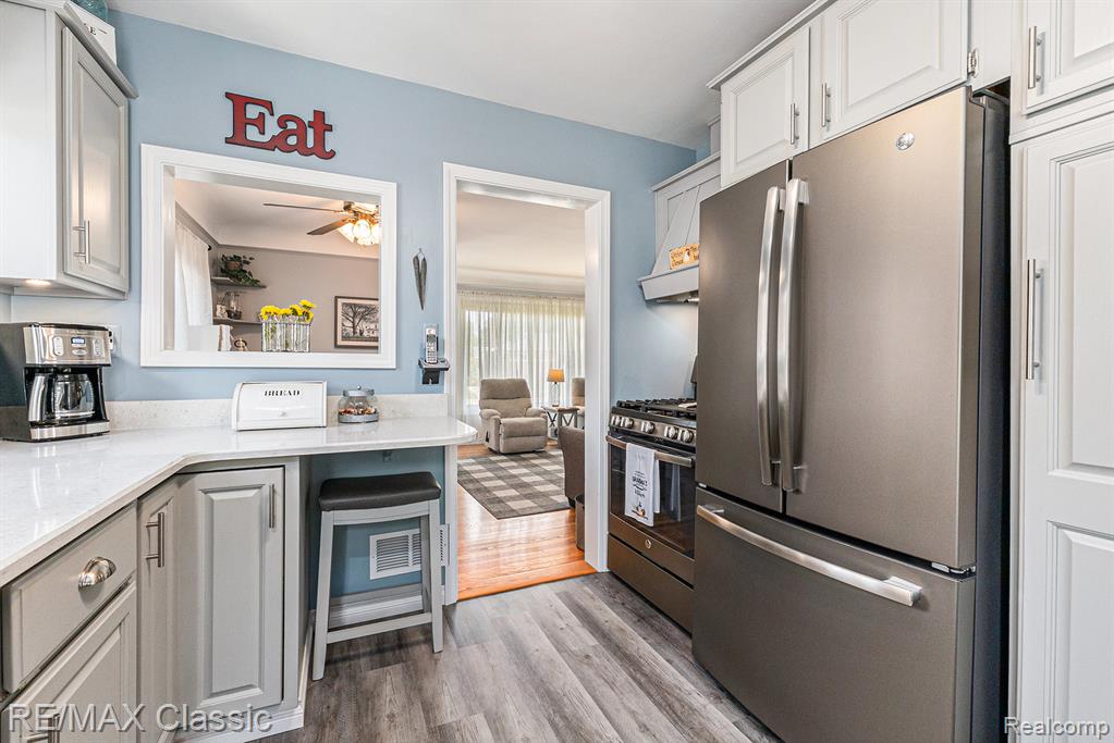 9373 Lathers Street, Livonia, MI 48150 — Photo 5