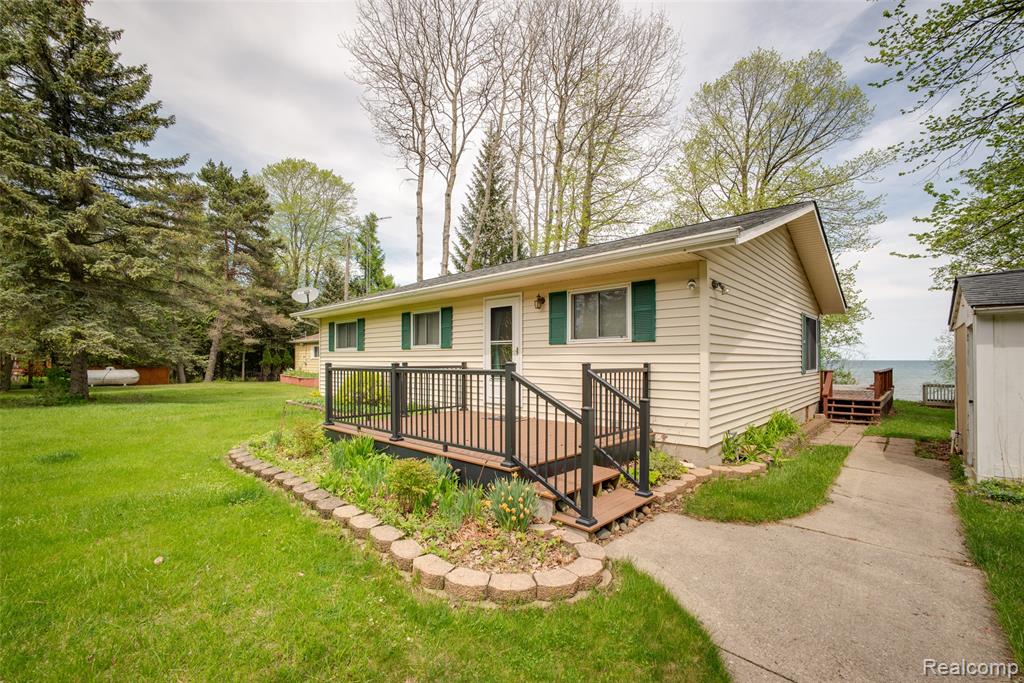 6240 Lakeshore Road N, Palms, MI 48465 — Photo 2